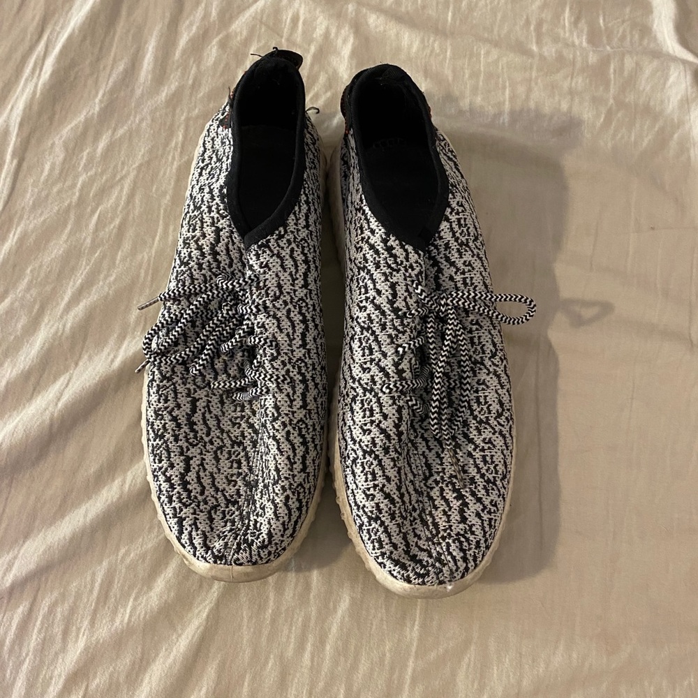 Generic yeezys